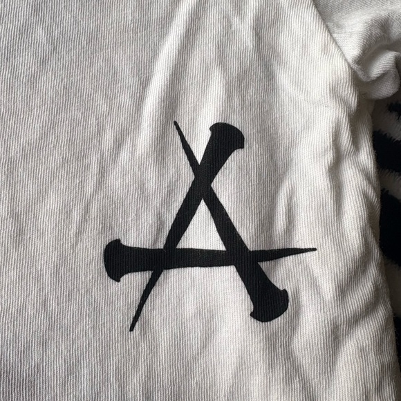 NWT Affliction Woman’s Large White Skull With Cross Short Sleeve Baby Tee - Picture 6 of 8